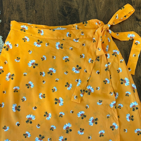 Loft floral midi wrap skirt. - Picture 5 of 9
